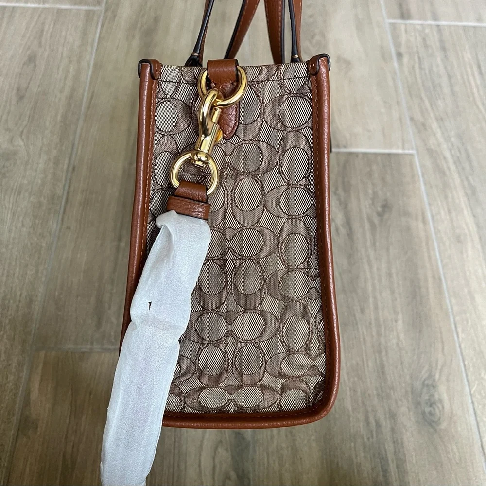Coach Dempsey Carryall In Signature Jacquard With Stripe And Coach Patch - Picture 3 of 9